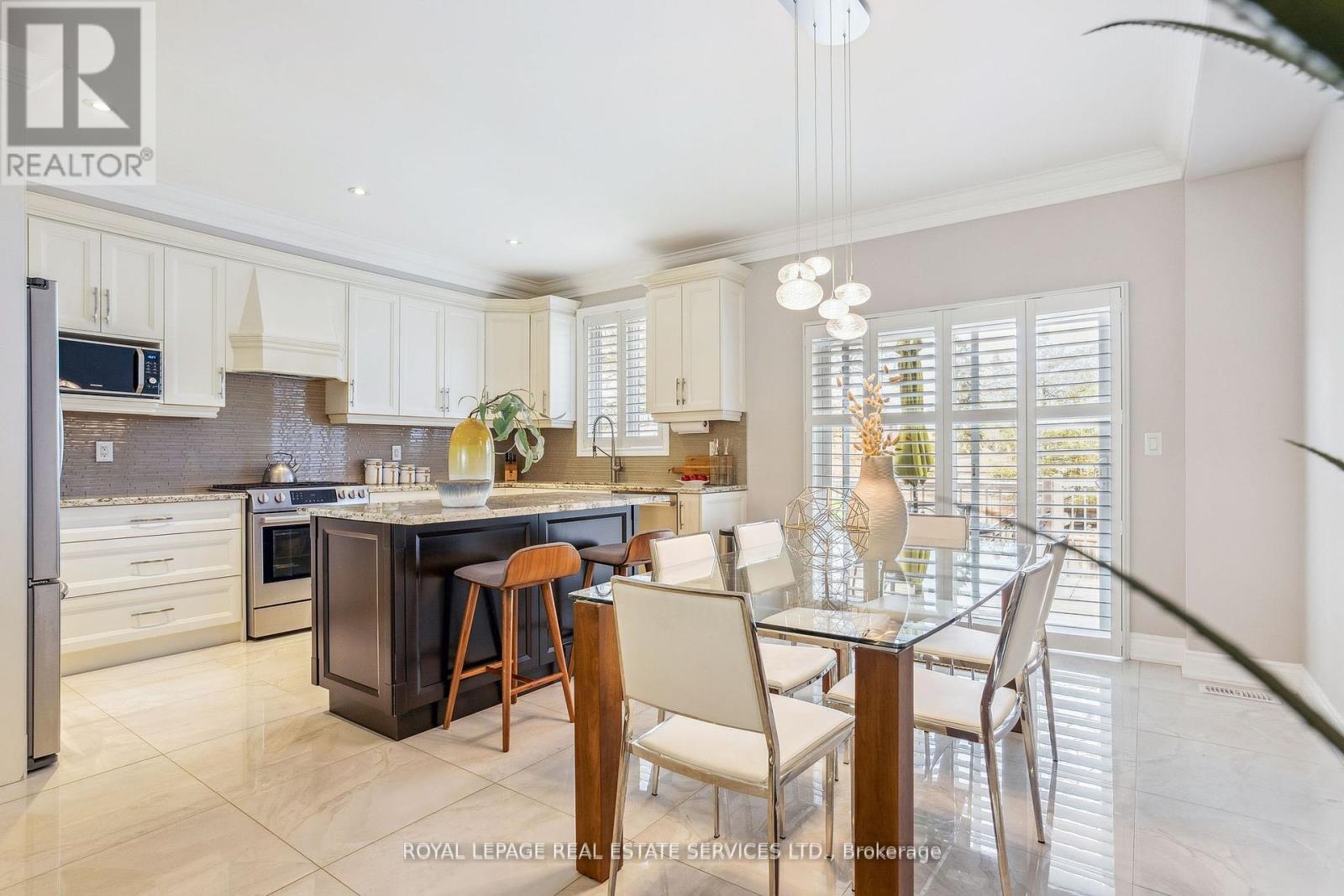 












63 LONG BRANCH AVENUE

,
Toronto,




Ontario
M8W3J3

