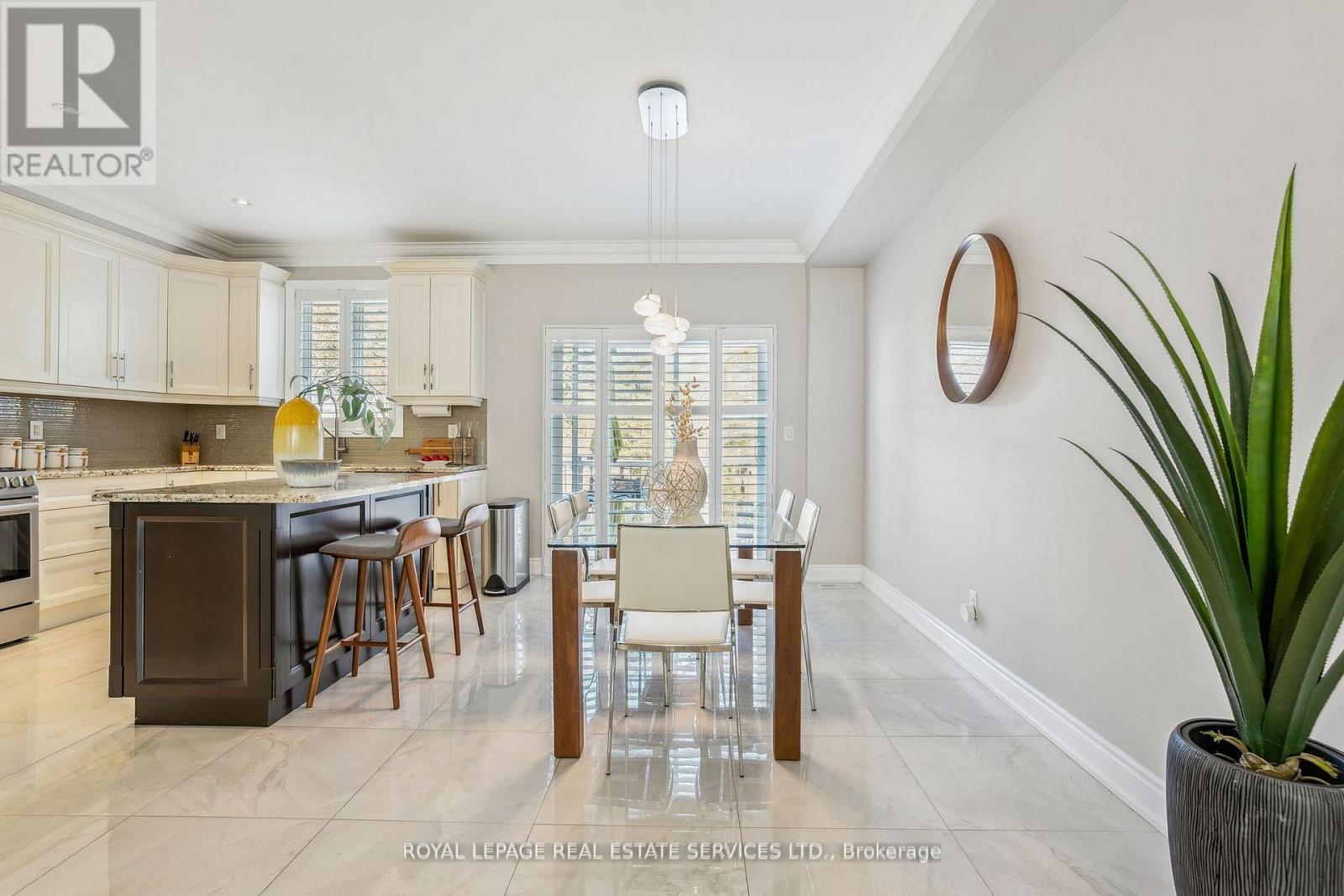 












63 LONG BRANCH AVENUE

,
Toronto,




Ontario
M8W3J3

