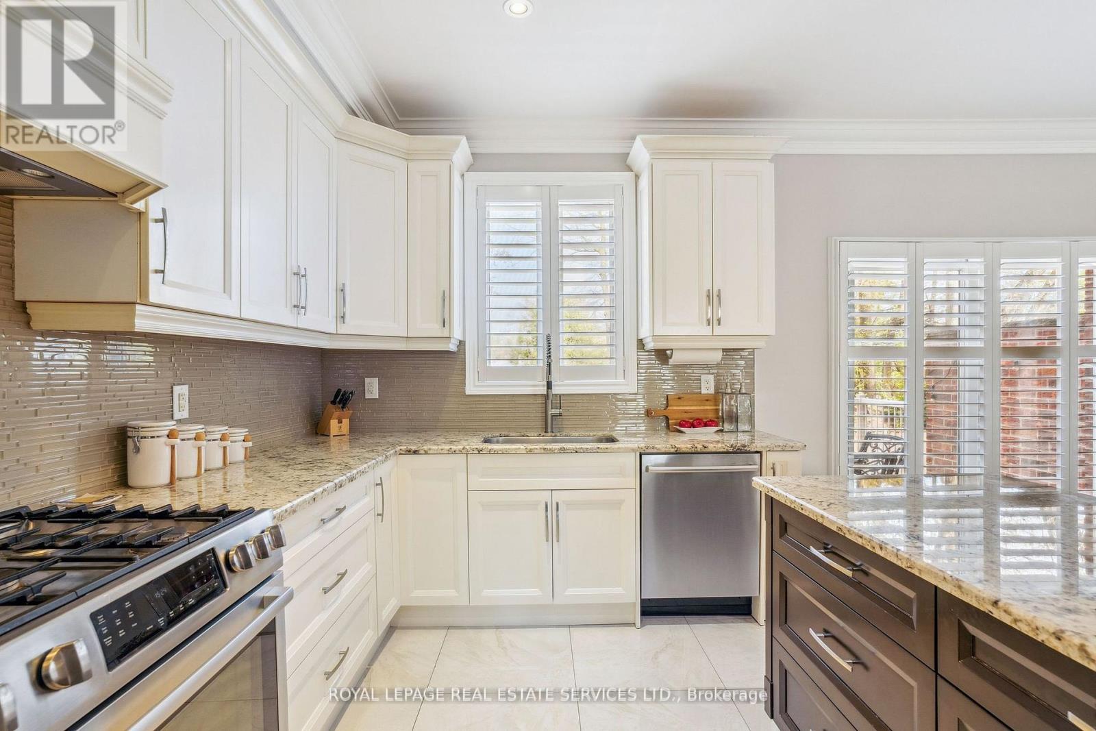 












63 LONG BRANCH AVENUE

,
Toronto,




Ontario
M8W3J3


