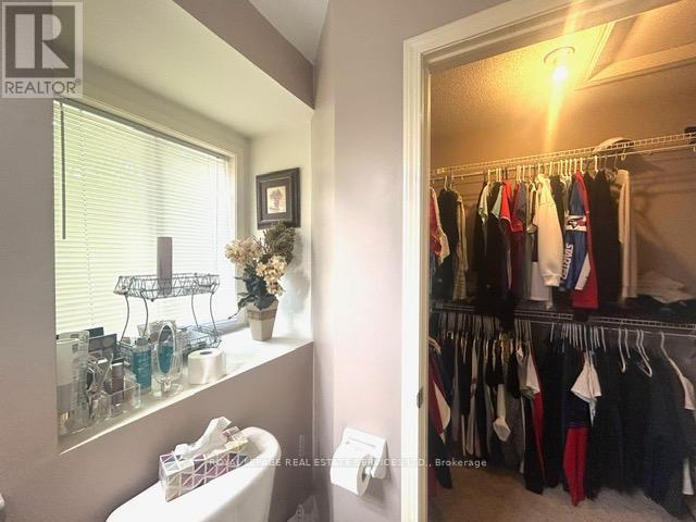 












5579 THORN LANE

,
Burlington,




Ontario
L7L6V8

