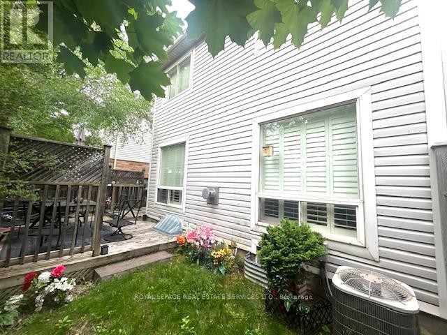 












5579 THORN LANE

,
Burlington,




Ontario
L7L6V8

