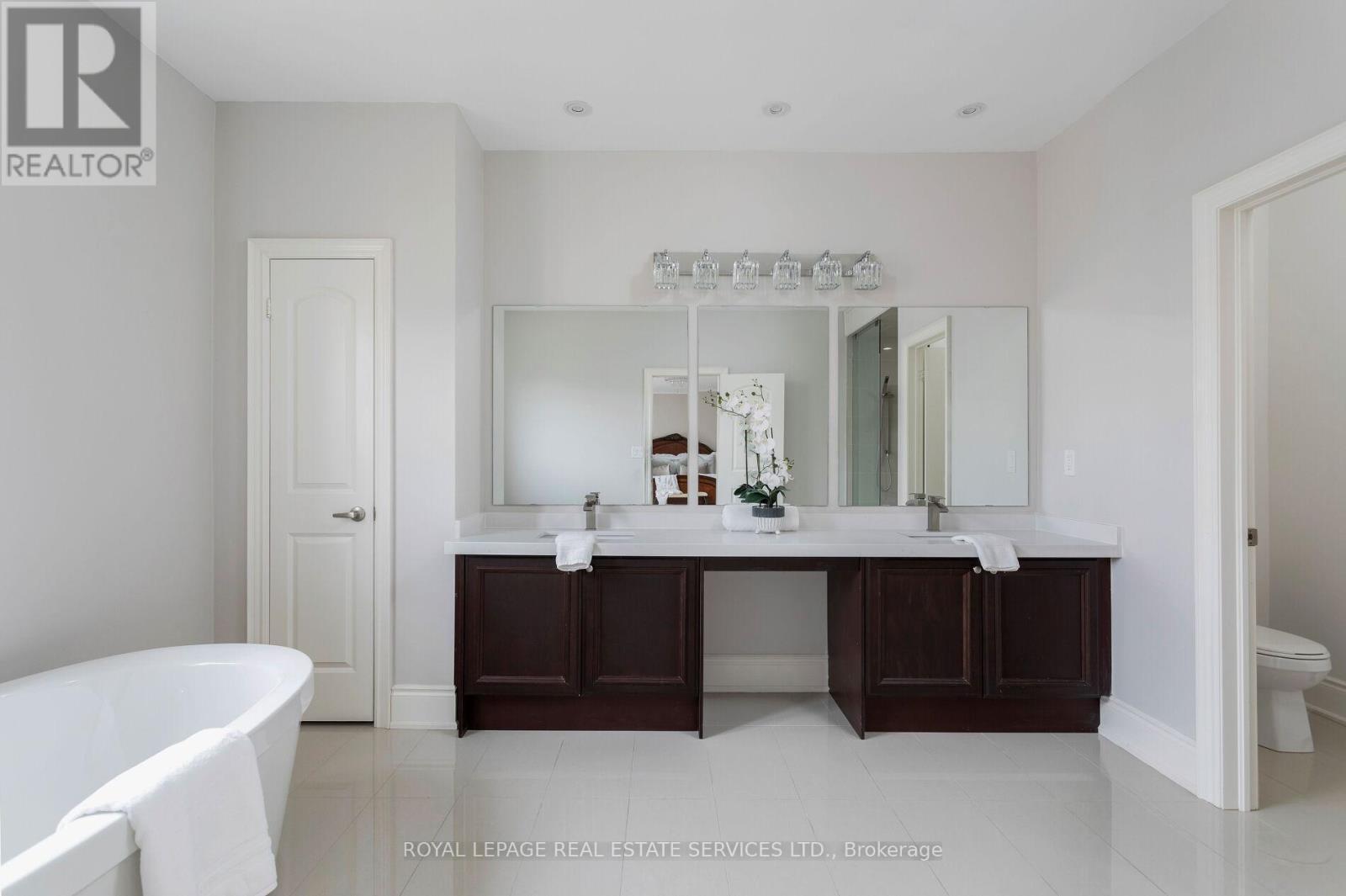 












3159 WILLIAM ROSE WAY

,
Oakville,




Ontario
L6H0T3

