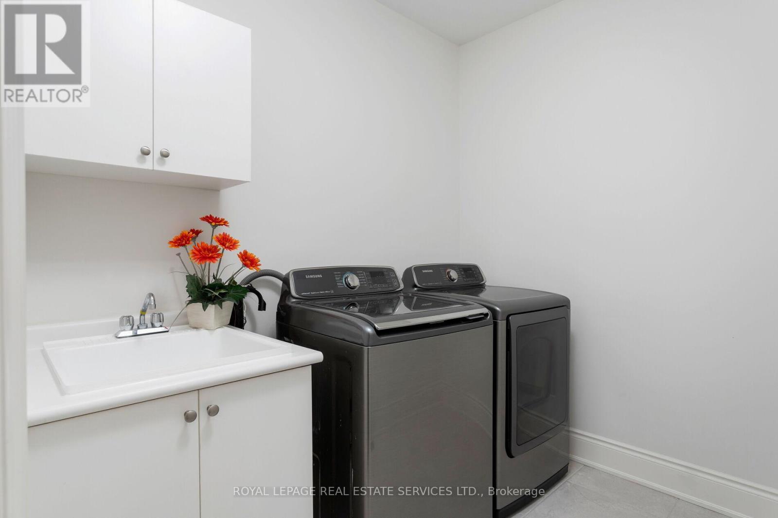 












3159 WILLIAM ROSE WAY

,
Oakville,




Ontario
L6H0T3

