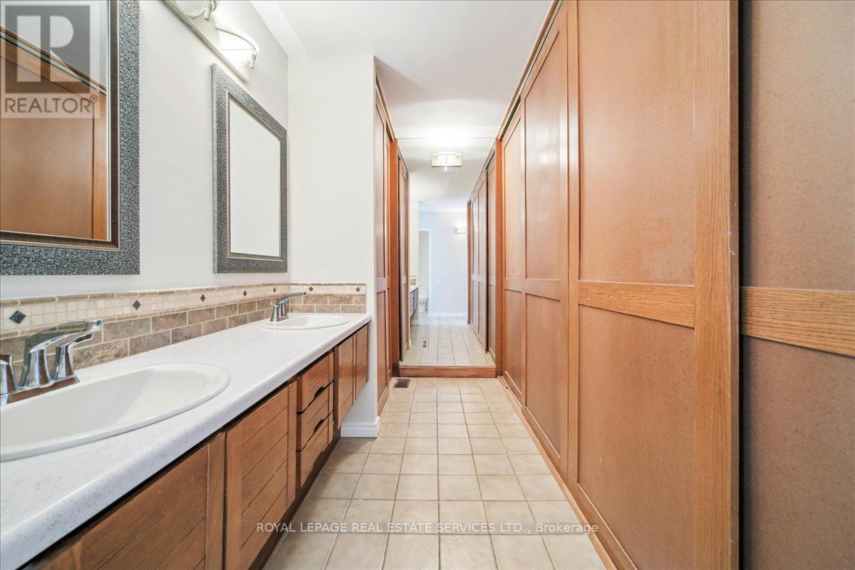 












2145 BLESSINGTON STREET

,
Burlington,




Ontario
L7P0J7

