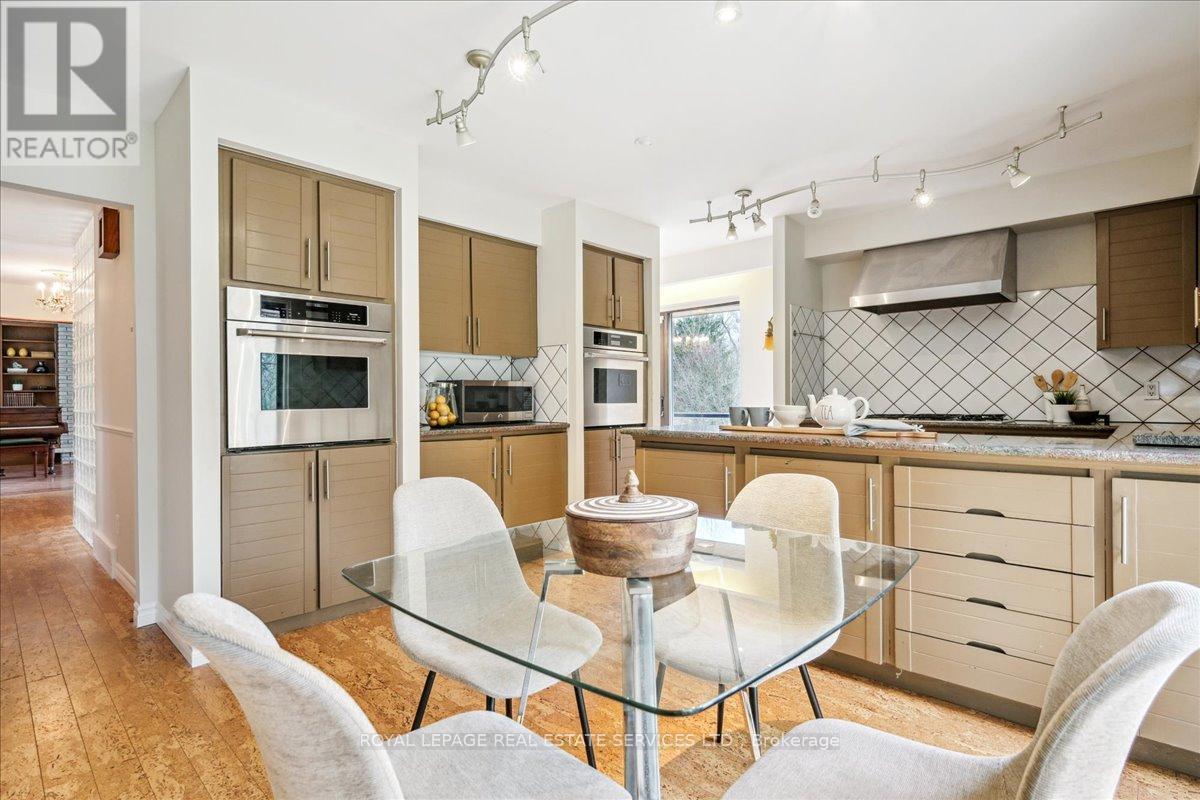 












2145 BLESSINGTON STREET

,
Burlington,




Ontario
L7P0J7

