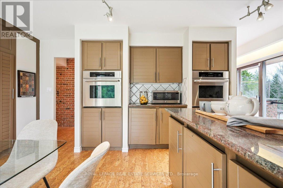 












2145 BLESSINGTON STREET

,
Burlington,




Ontario
L7P0J7

