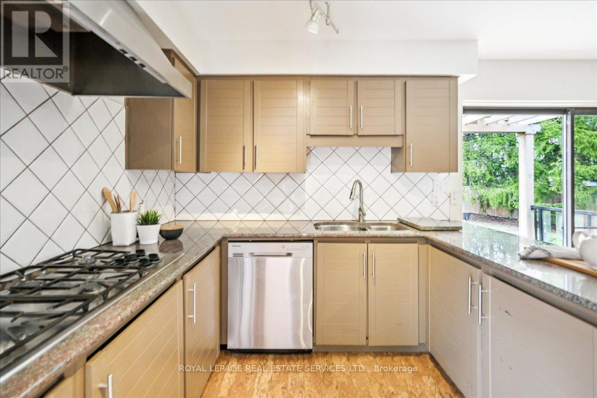 












2145 BLESSINGTON STREET

,
Burlington,




Ontario
L7P0J7

