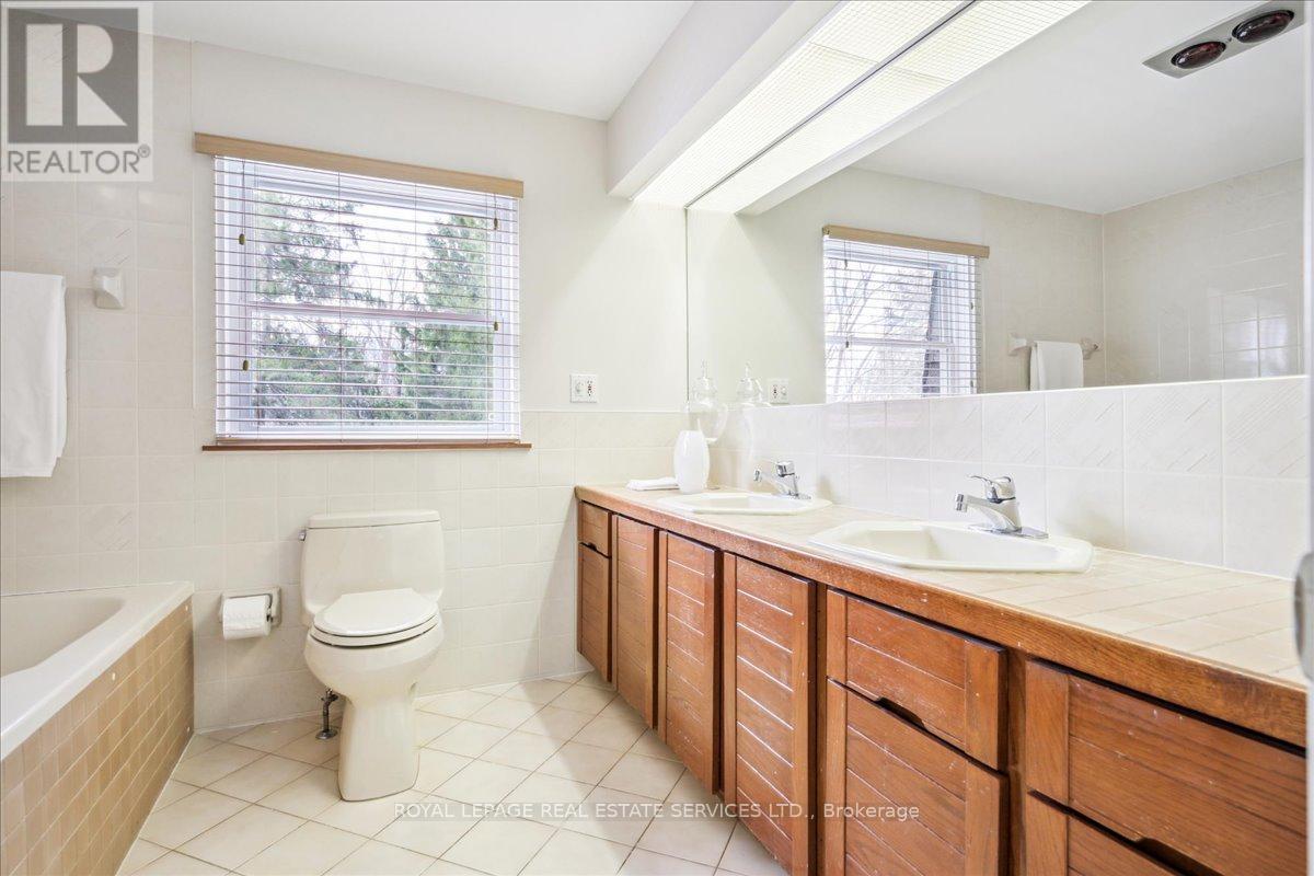 












2145 BLESSINGTON STREET

,
Burlington,




Ontario
L7P0J7

