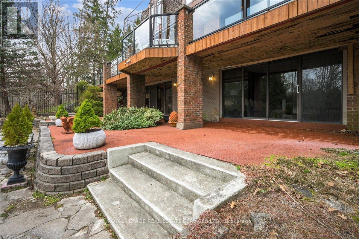 












2145 BLESSINGTON STREET

,
Burlington,




Ontario
L7P0J7

