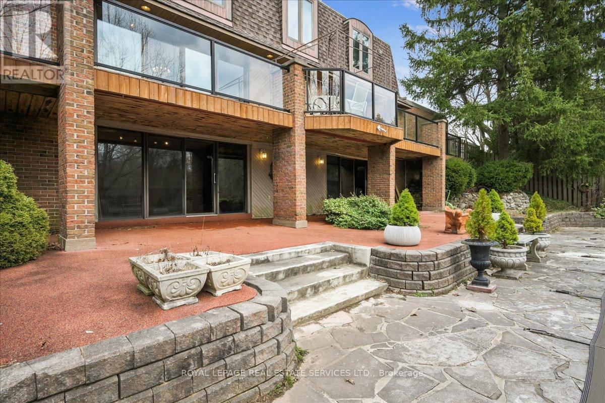 












2145 BLESSINGTON STREET

,
Burlington,




Ontario
L7P0J7

