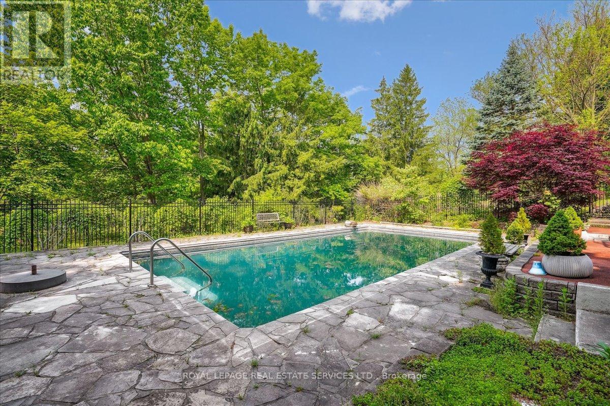 












2145 BLESSINGTON STREET

,
Burlington,




Ontario
L7P0J7

