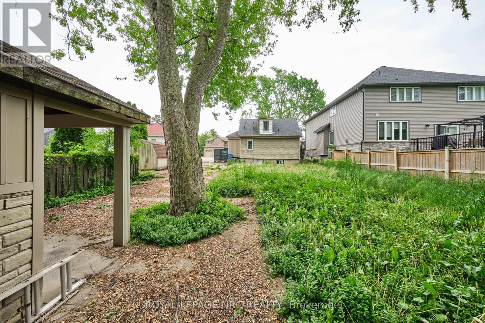 












27 CHESTER ROAD

,
Hamilton (Stoney Creek),




Ontario
L8E1X8

