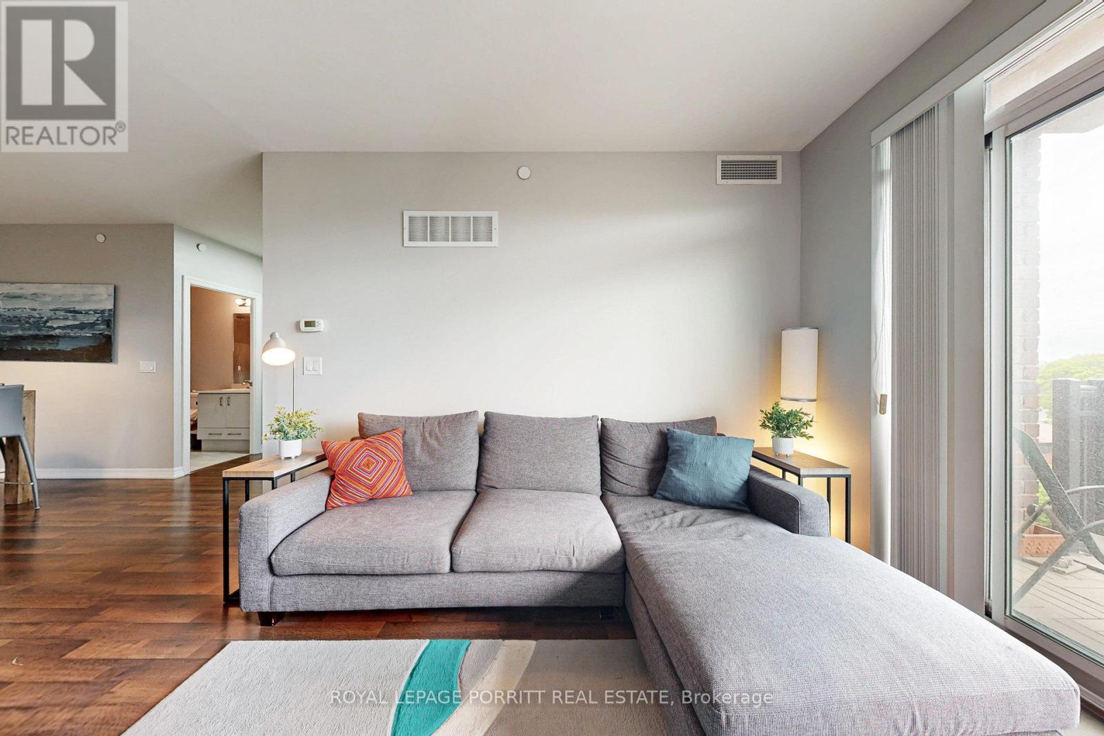 












404 - 3563 LAKE SHORE BOULEVARD W

,
Toronto,




Ontario
M8W0A3

