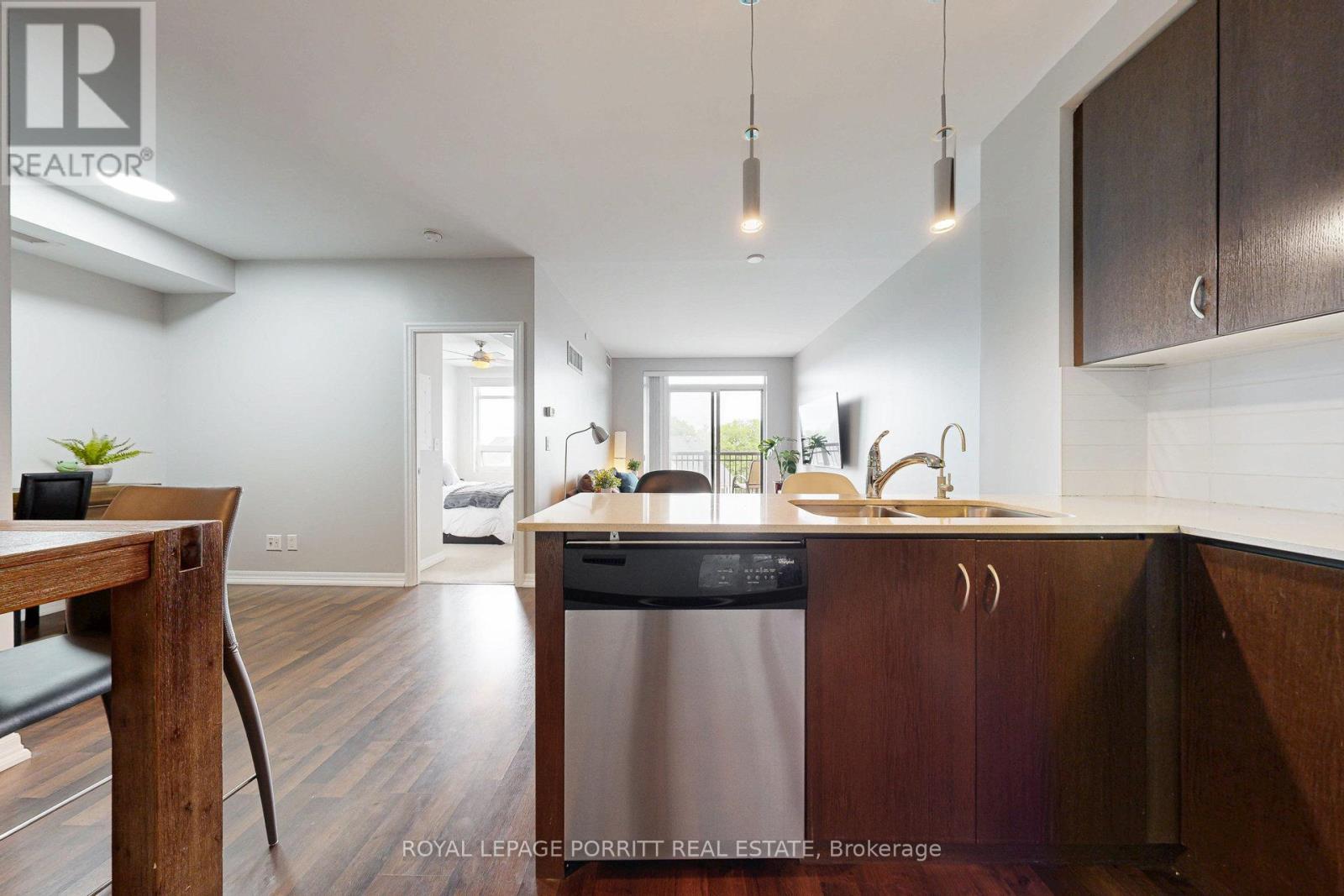 












404 - 3563 LAKE SHORE BOULEVARD W

,
Toronto,




Ontario
M8W0A3

