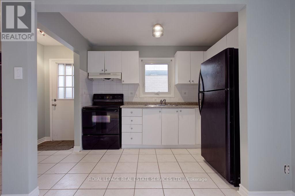 












11 JACOBS SQUARE

,
Brampton,




Ontario
L6S2M5


