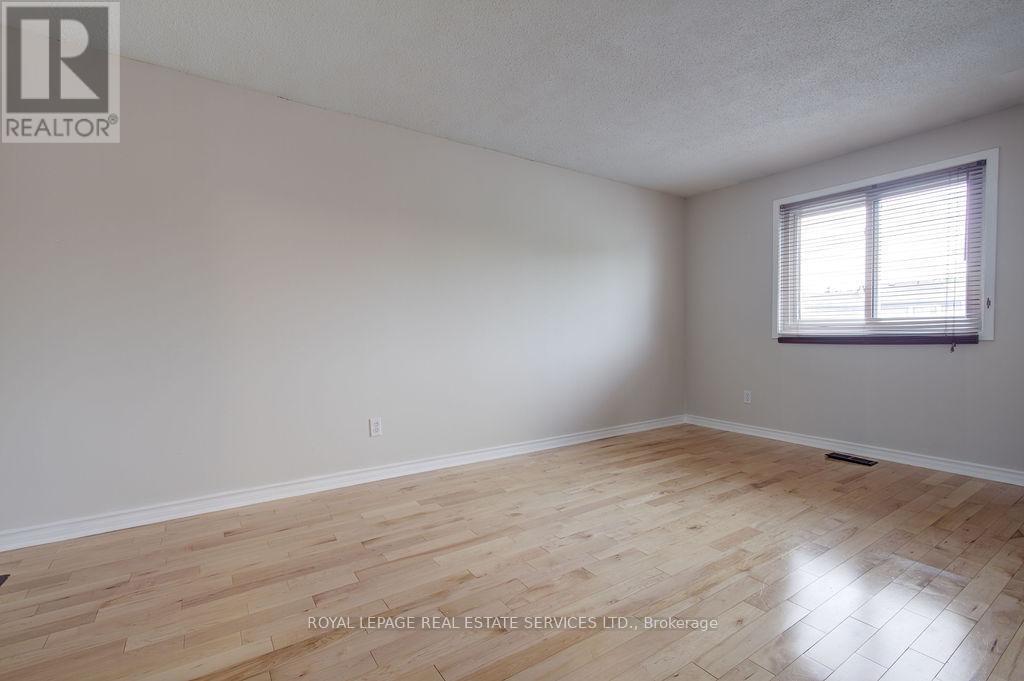 












11 JACOBS SQUARE

,
Brampton,




Ontario
L6S2M5

