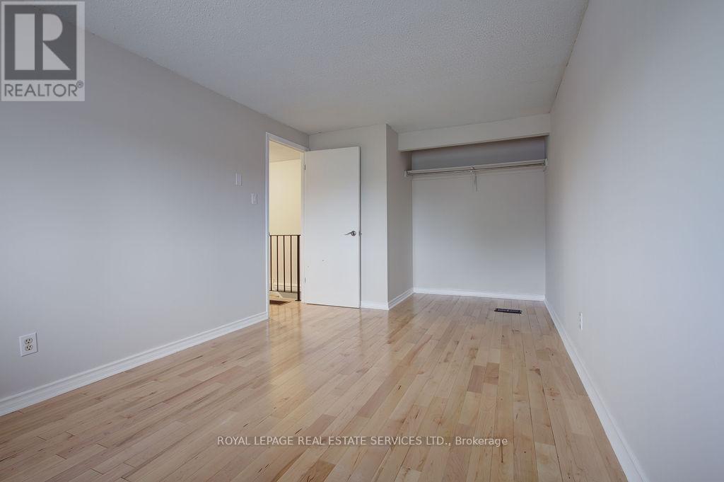 












11 JACOBS SQUARE

,
Brampton,




Ontario
L6S2M5

