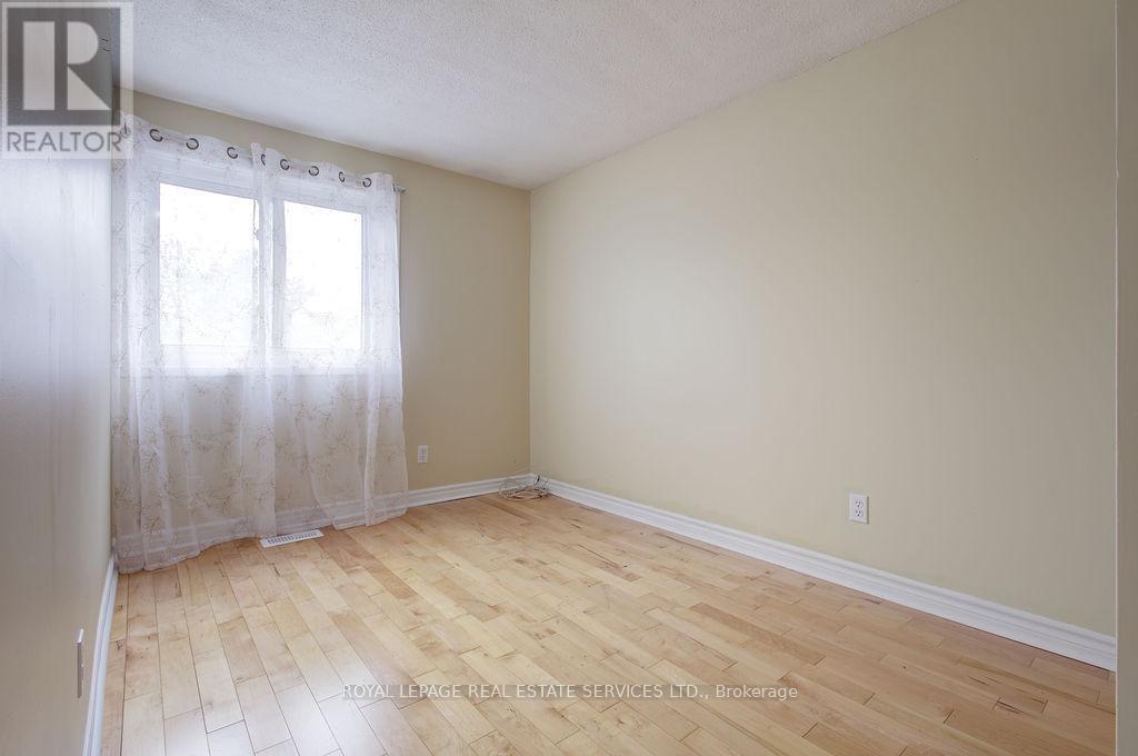 












11 JACOBS SQUARE

,
Brampton,




Ontario
L6S2M5


