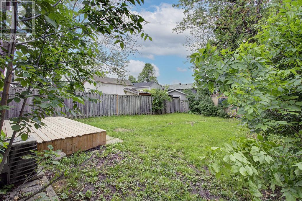 












11 JACOBS SQUARE

,
Brampton,




Ontario
L6S2M5

