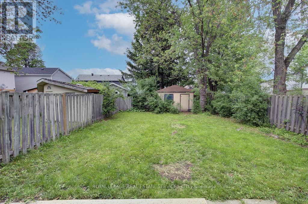 












11 JACOBS SQUARE

,
Brampton,




Ontario
L6S2M5


