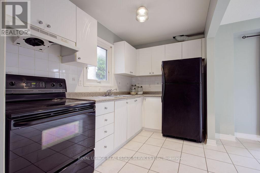 












11 JACOBS SQUARE

,
Brampton,




Ontario
L6S2M5


