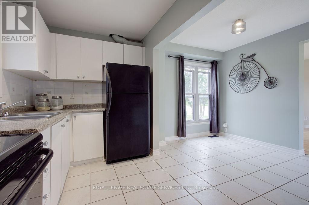 












11 JACOBS SQUARE

,
Brampton,




Ontario
L6S2M5

