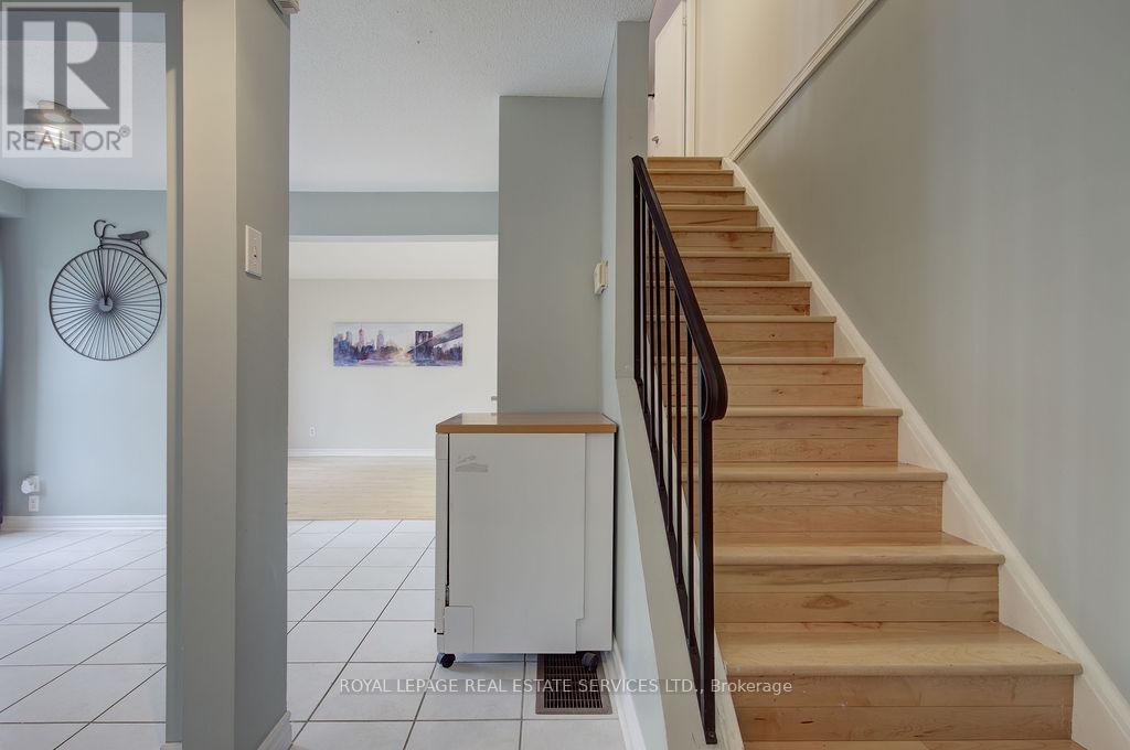 












11 JACOBS SQUARE

,
Brampton,




Ontario
L6S2M5

