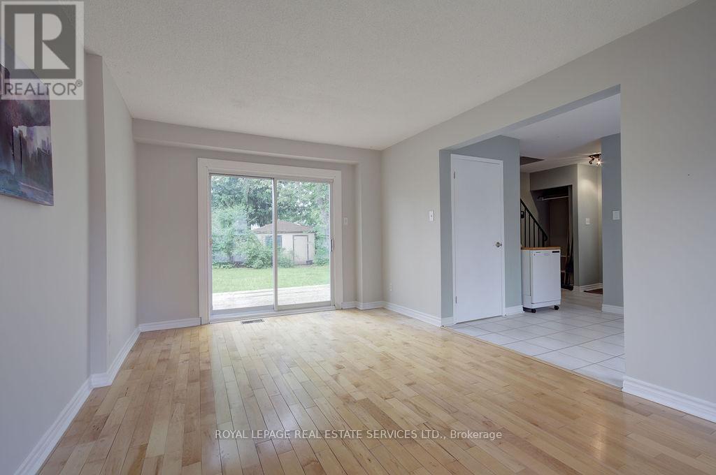 












11 JACOBS SQUARE

,
Brampton,




Ontario
L6S2M5

