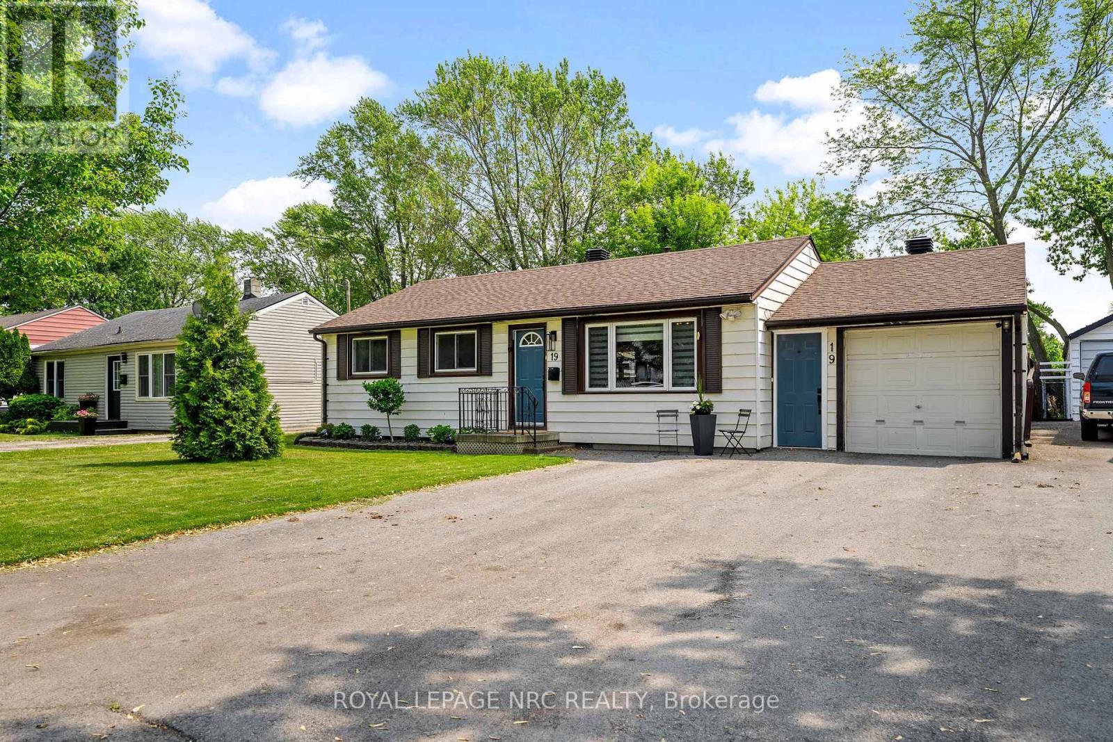 












19 VERA STREET

,
St. Catharines,




Ontario
L2S1C3

