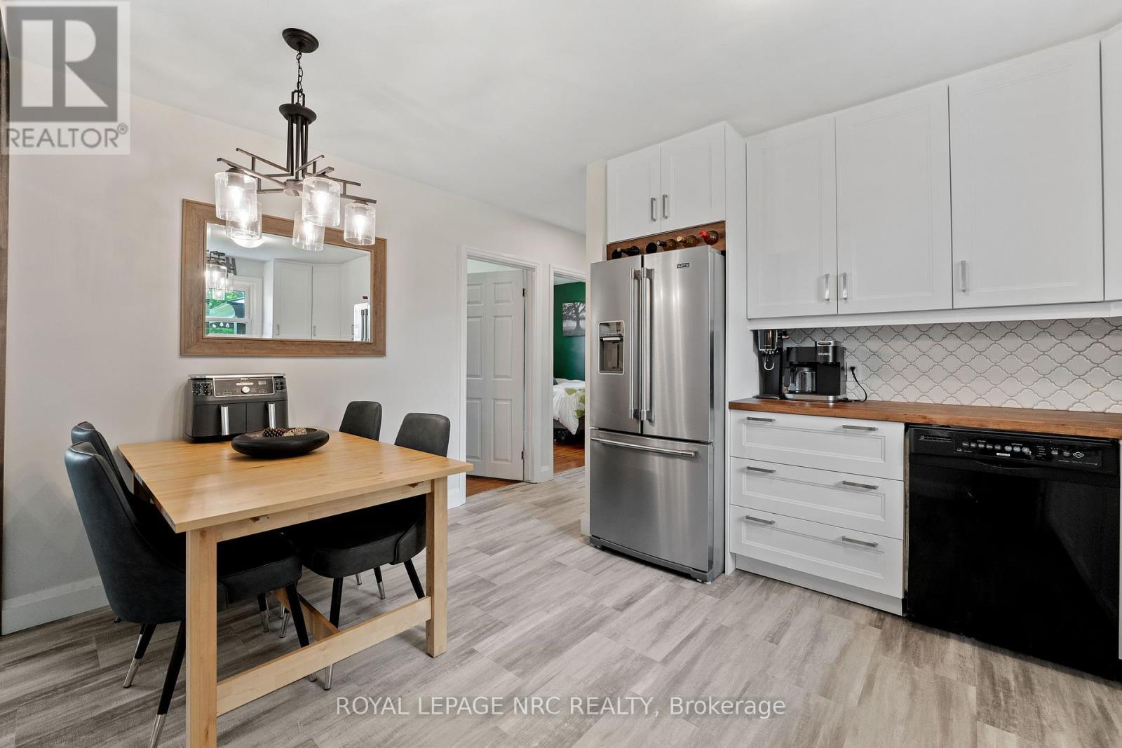 












19 VERA STREET

,
St. Catharines,




Ontario
L2S1C3

