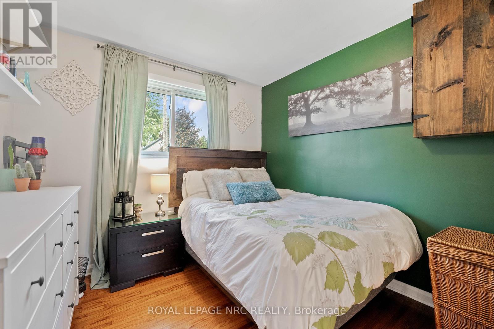 












19 VERA STREET

,
St. Catharines,




Ontario
L2S1C3

