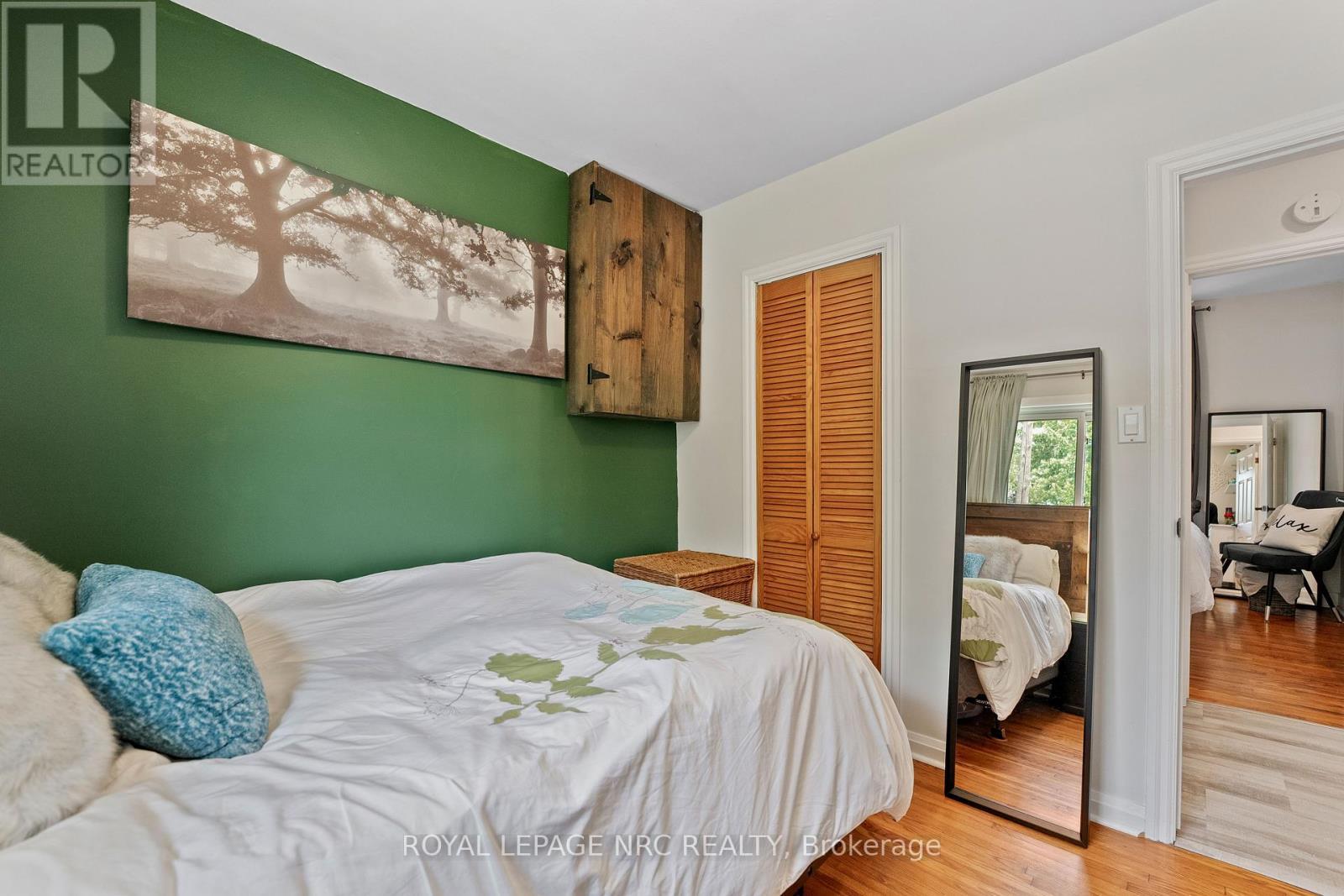 












19 VERA STREET

,
St. Catharines,




Ontario
L2S1C3

