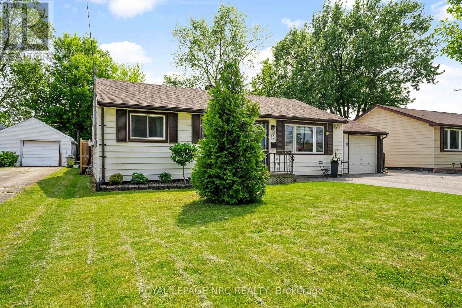 












19 VERA STREET

,
St. Catharines,




Ontario
L2S1C3

