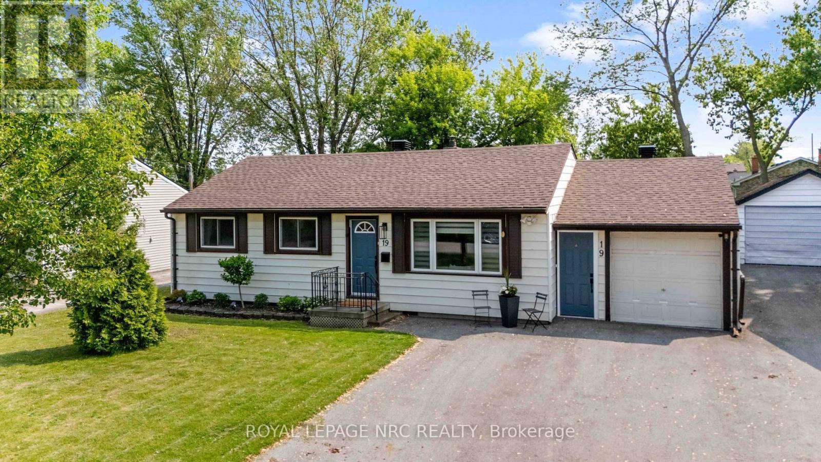 












19 VERA STREET

,
St. Catharines,




Ontario
L2S1C3

