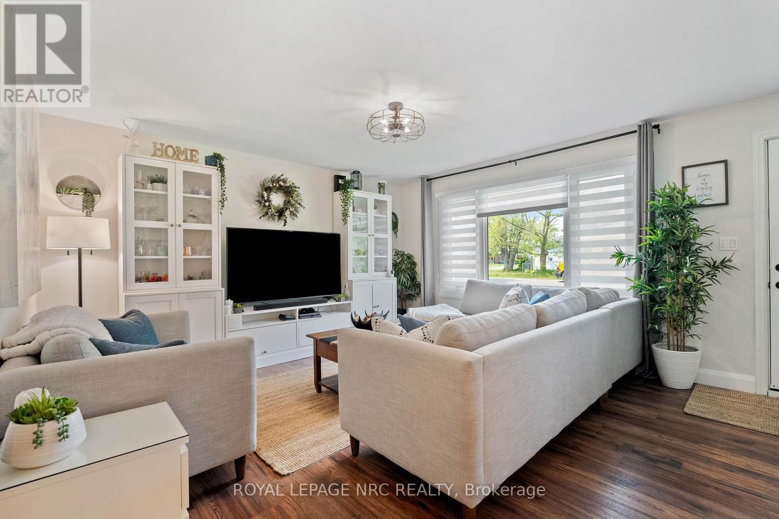 












19 VERA STREET

,
St. Catharines,




Ontario
L2S1C3

