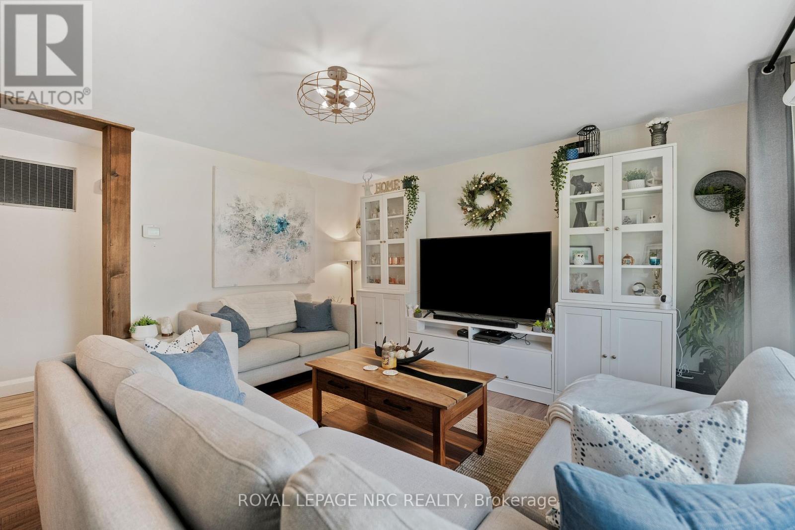 












19 VERA STREET

,
St. Catharines,




Ontario
L2S1C3

