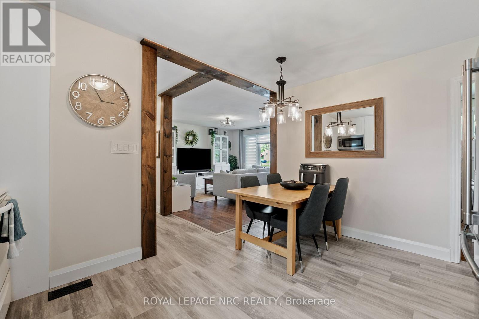 












19 VERA STREET

,
St. Catharines,




Ontario
L2S1C3

