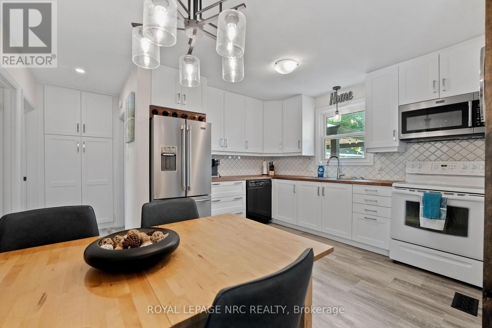 












19 VERA STREET

,
St. Catharines,




Ontario
L2S1C3


