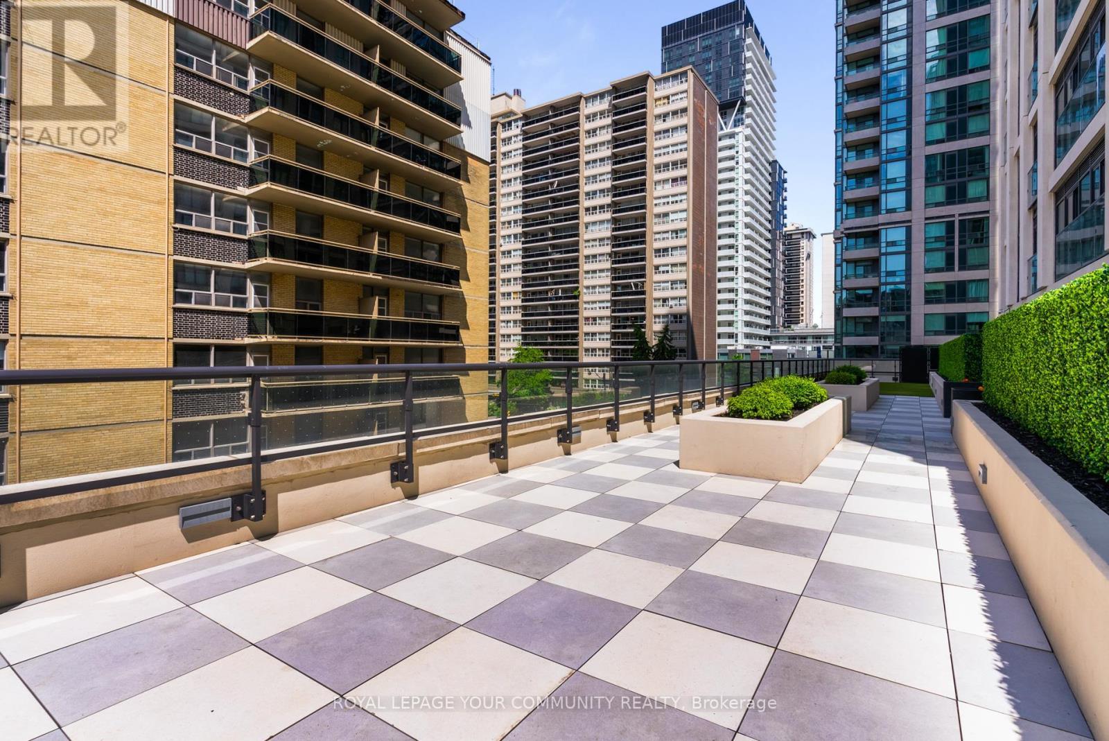 












3310 - 200 REDPATH AVENUE

,
Toronto,




Ontario
M4P0E6

