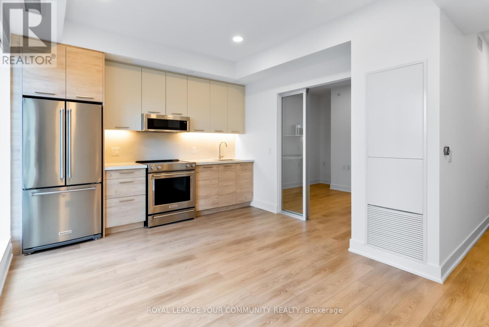 












3310 - 200 REDPATH AVENUE

,
Toronto,




Ontario
M4P0E6


