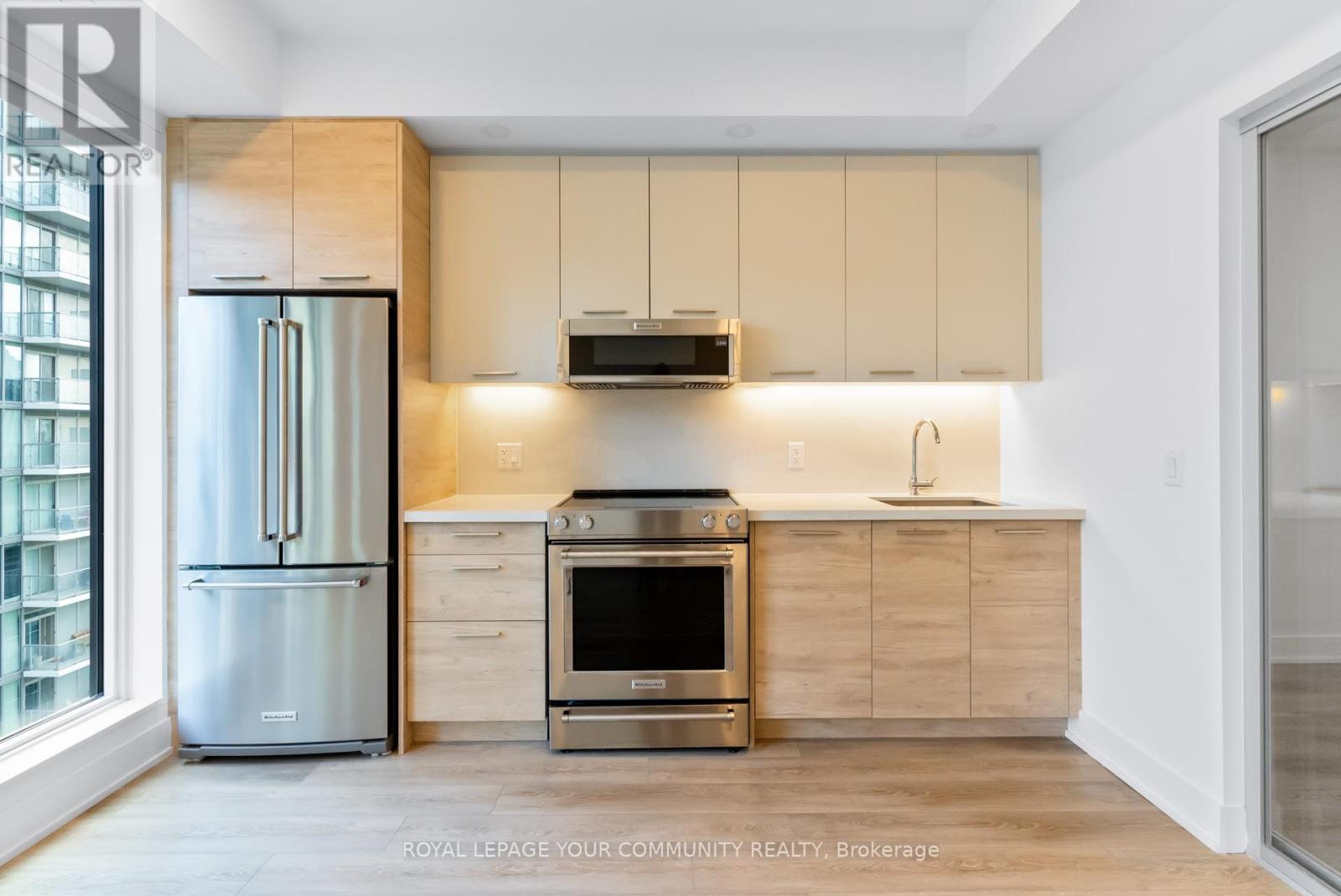 












3310 - 200 REDPATH AVENUE

,
Toronto,




Ontario
M4P0E6

