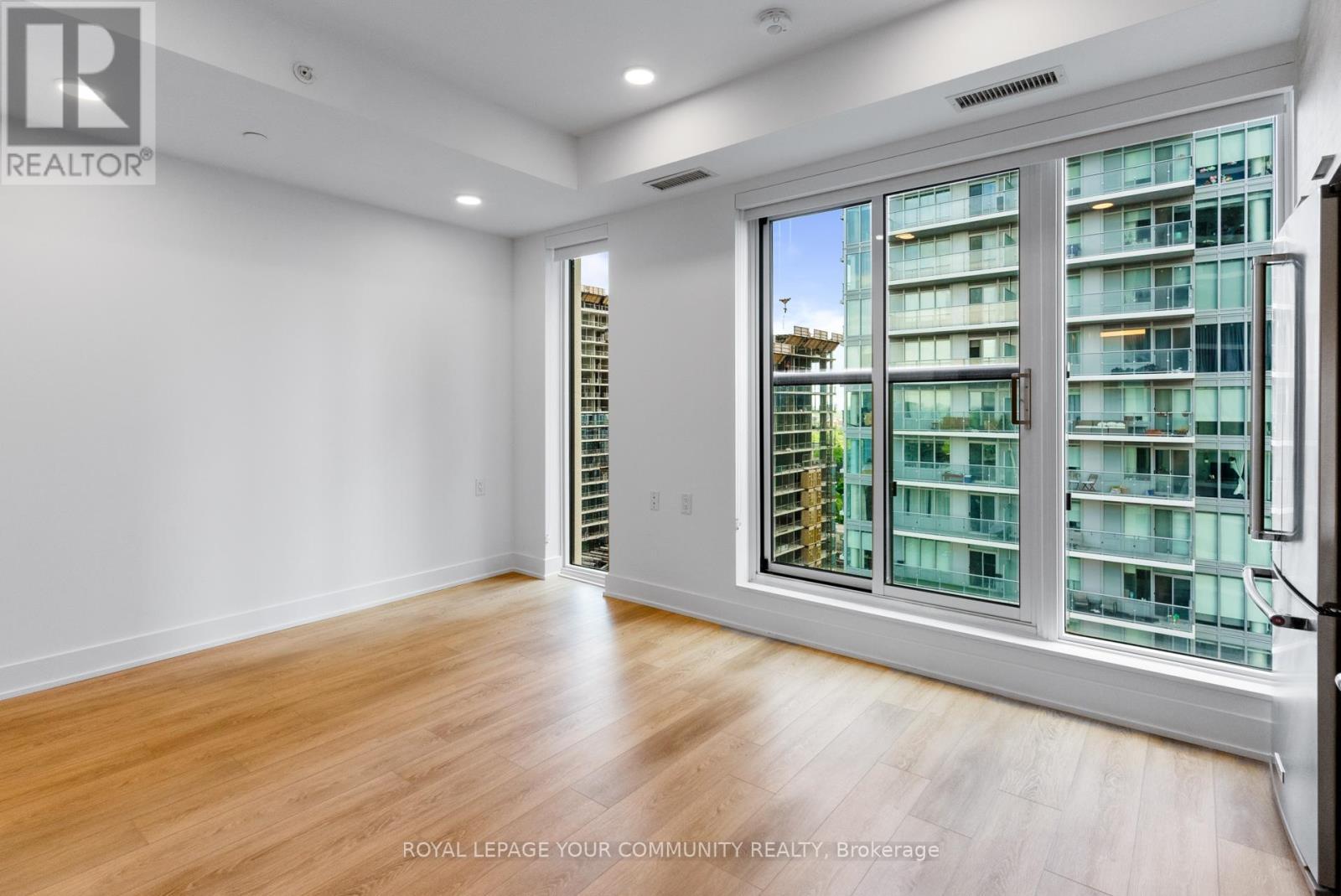 












3310 - 200 REDPATH AVENUE

,
Toronto,




Ontario
M4P0E6

