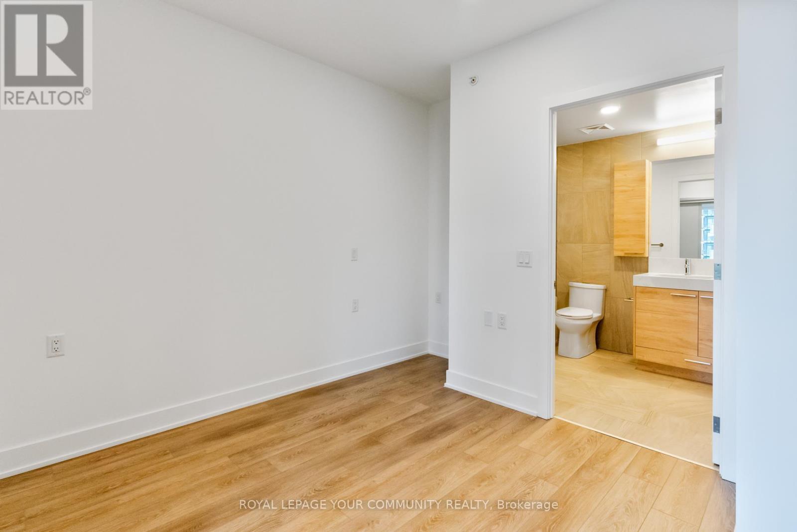 












3310 - 200 REDPATH AVENUE

,
Toronto,




Ontario
M4P0E6

