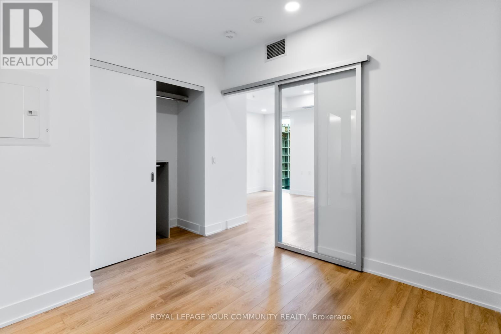 












3310 - 200 REDPATH AVENUE

,
Toronto,




Ontario
M4P0E6

