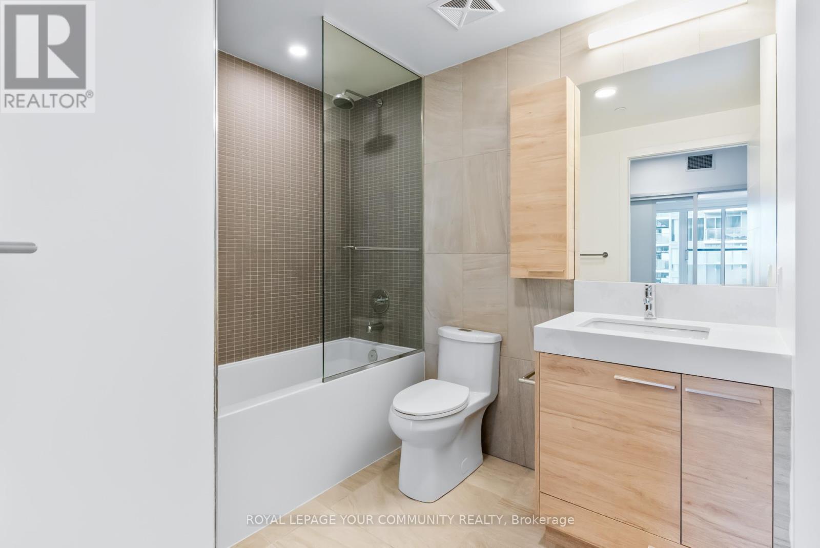 












3310 - 200 REDPATH AVENUE

,
Toronto,




Ontario
M4P0E6

