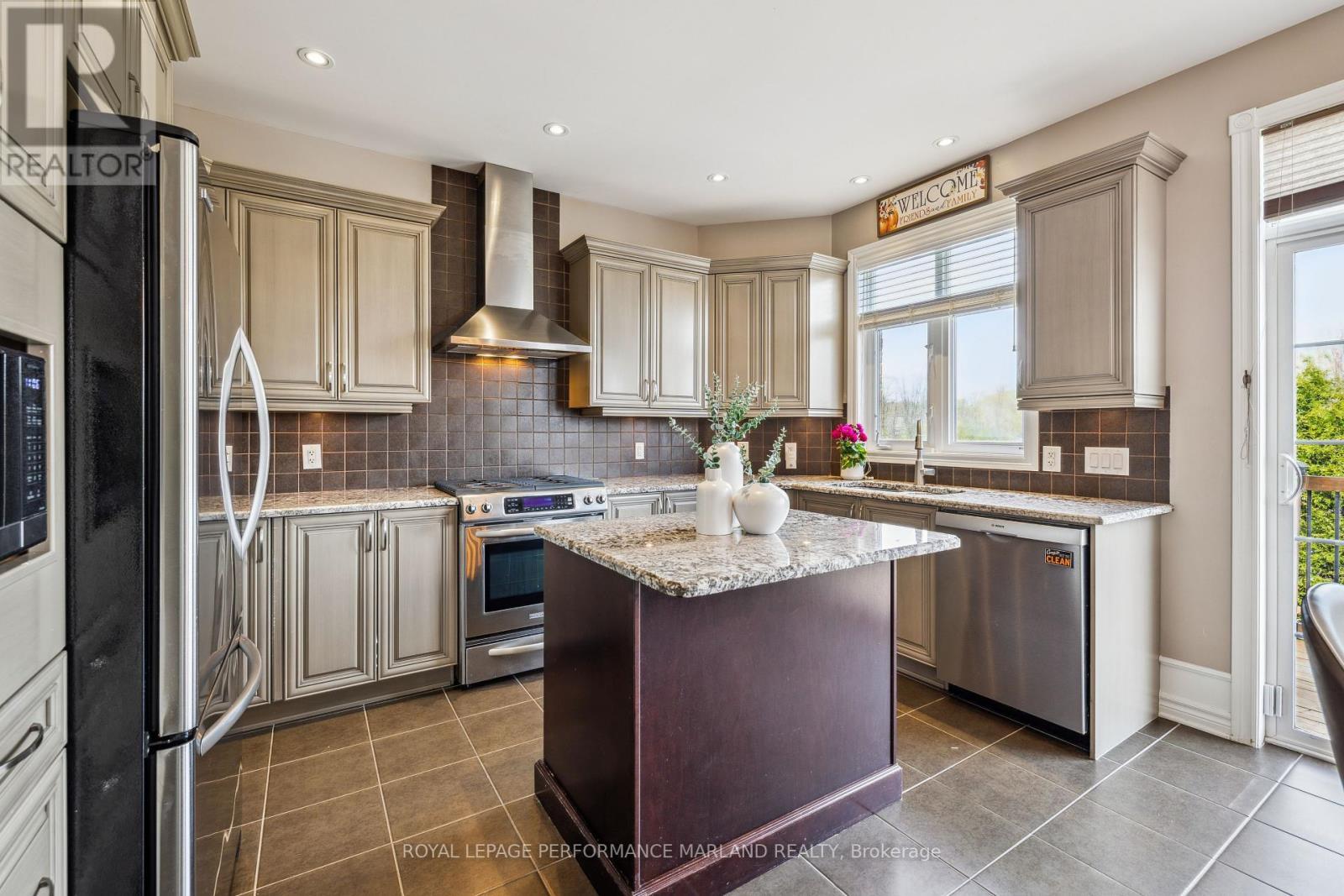 












120 AUGUST LILY CRESCENT

,
Ottawa,




Ontario
K1V2A6

