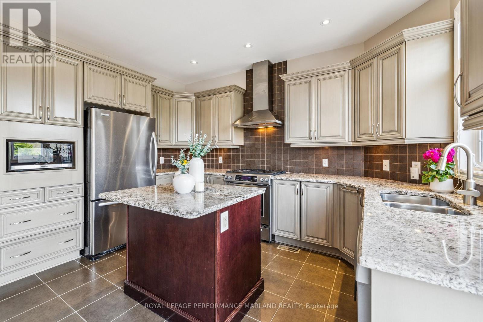 












120 AUGUST LILY CRESCENT

,
Ottawa,




Ontario
K1V2A6


