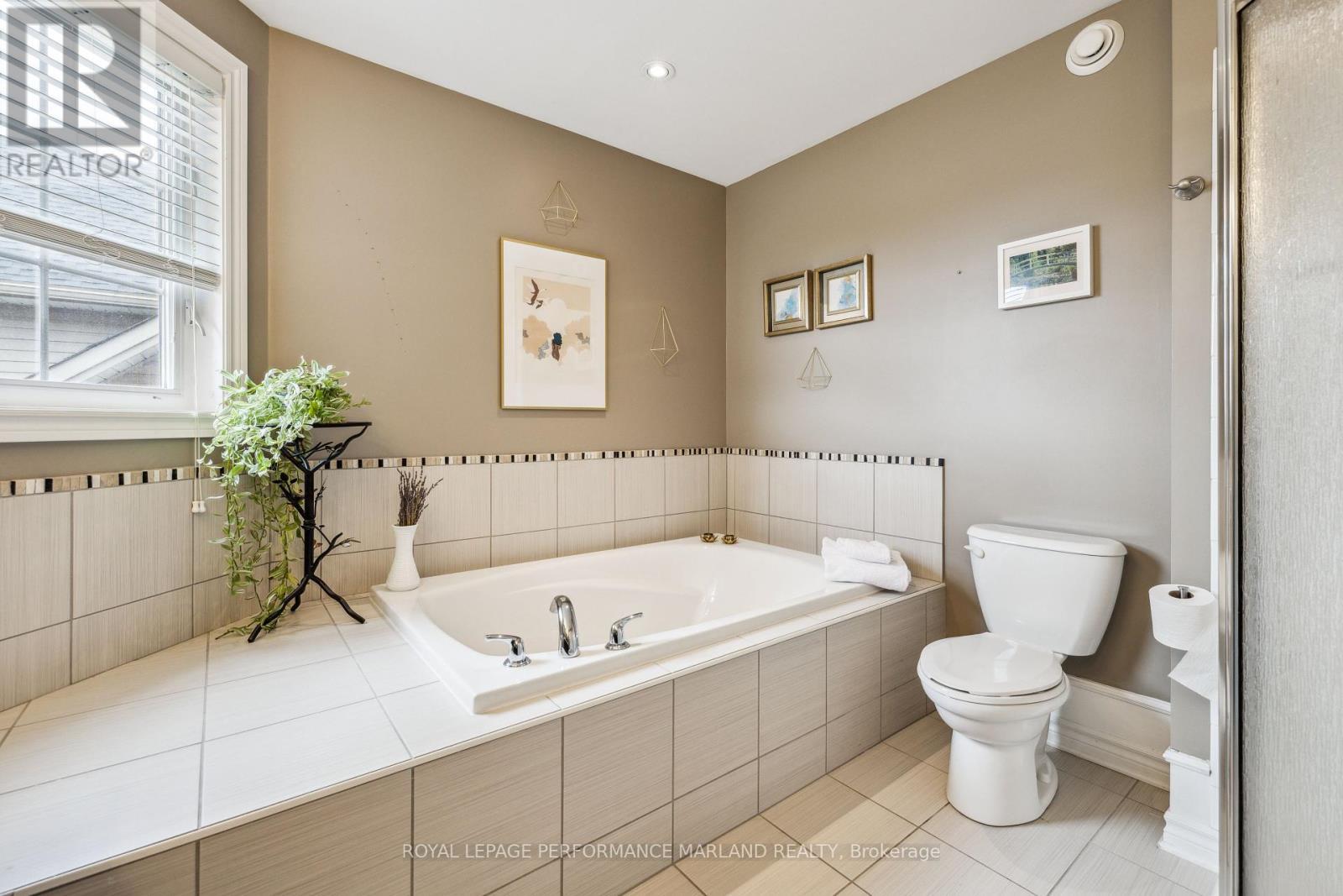 












120 AUGUST LILY CRESCENT

,
Ottawa,




Ontario
K1V2A6

