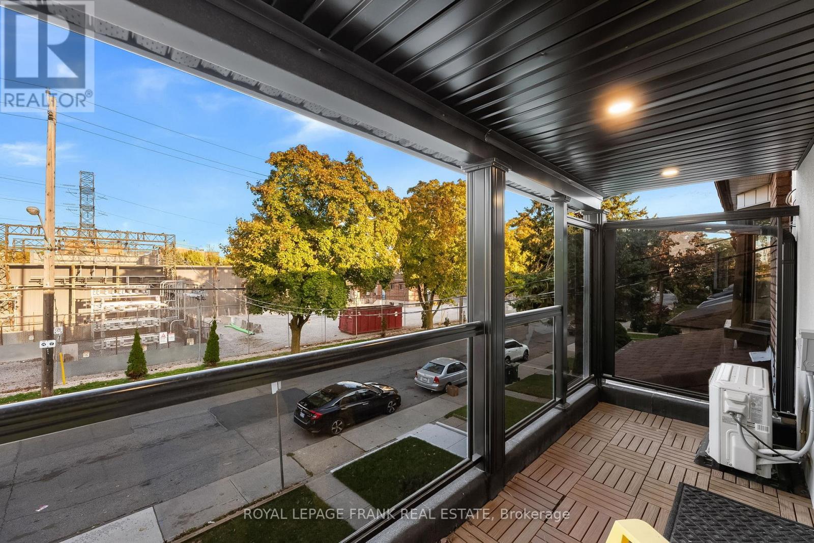 












70 WILTSHIRE AVENUE W

,
Toronto (Weston-Pellam Park),




Ontario
M6N2V9

