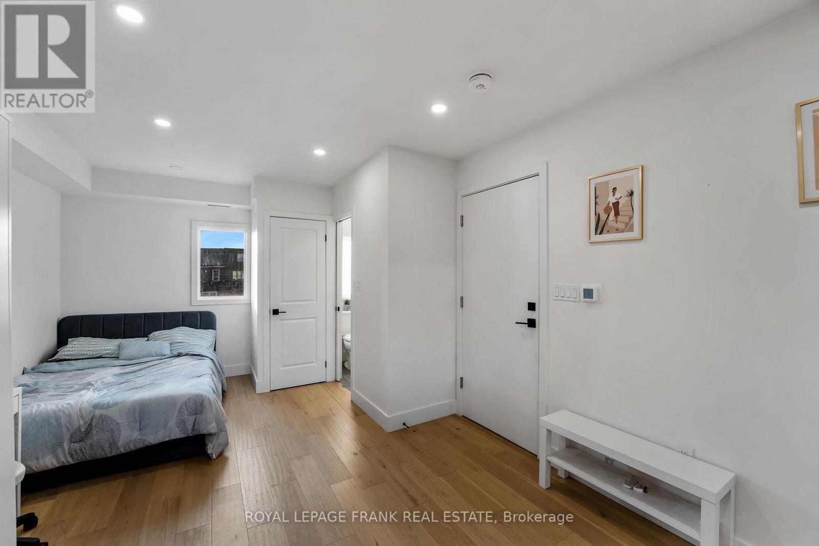 












70 WILTSHIRE AVENUE W

,
Toronto (Weston-Pellam Park),




Ontario
M6N2V9

